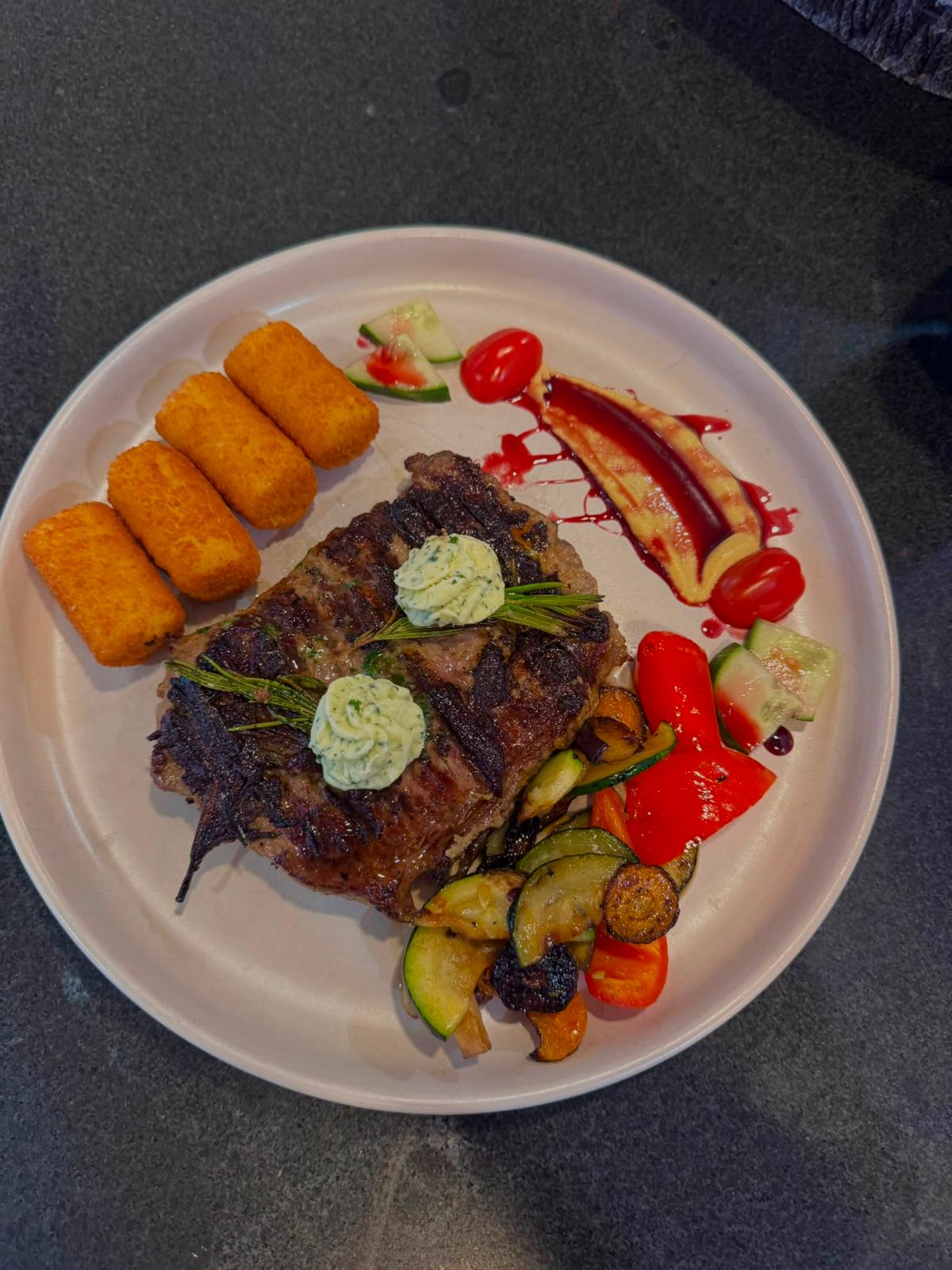 Gericht aus dem Balkan-Grillhaus